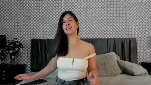 Snapshot of scarlett_moore_ chatting on 12-07-24, 01:18 Scarlett online show from 12-07-24, 01:18