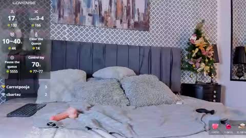 Snapshot of scarlett_moore_ chatting on 12-22-24, 03:44 Scarlett online show from 12-22-24, 03:44