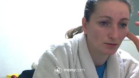 Snapshot of scarlett_queen01 chatting on 02-10-25, 03:35 scarlett_queen01 online show from 02-10-25, 03:35