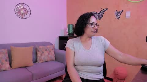 Snapshot of scarlett_sax chatting on 11-18-25, 12:38 Scarlett sax online show from 11-18-25, 12:38