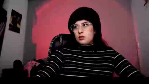 Snapshot of scarlett_sen chatting on 10-25-25, 02:13 Mistress Scarlett online show from 10-25-25, 02:13