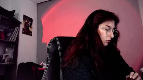 Snapshot of scarlett_sen chatting on 11-07-25, 01:00 Mistress Scarlett online show from 11-07-25, 01:00