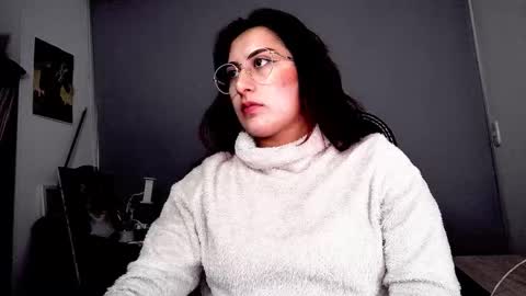 Snapshot of scarlett_sen chatting on 11-10-25, 02:49 Mistress Scarlett online show from 11-10-25, 02:49