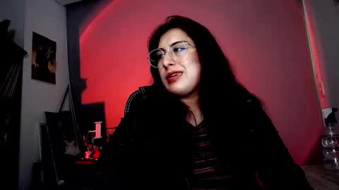 Snapshot of scarlett_sen chatting on 11-13-25, 02:16 Mistress Scarlett online show from 11-13-25, 02:16