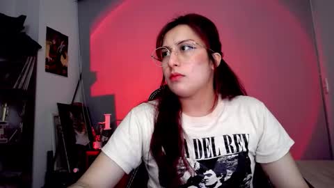 Snapshot of scarlett_sen chatting on 11-18-25, 06:12 Mistress Scarlett online show from 11-18-25, 06:12