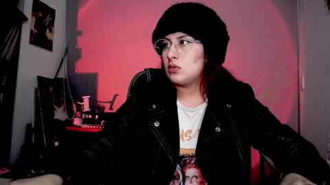 Snapshot of scarlett_sen chatting on 11-21-25, 01:10 Mistress Scarlett online show from 11-21-25, 01:10