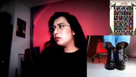 Snapshot of scarlett_sen chatting on 12-04-25, 02:04 Mistress Scarlett online show from 12-04-25, 02:04
