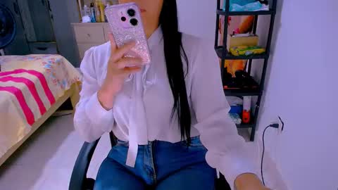 Snapshot of scarlett_sex2 chatting on 05-01-26, 01:32 scarlet online show from 05-01-26, 01:32