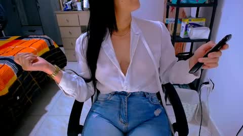 Snapshot of scarlett_sex2 chatting on 05-11-26, 06:05 scarlet online show from 05-11-26, 06:05