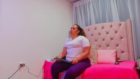 Snapshot of scarlettbooty chatting on 09-17-25, 01:07 scarlettbooty online show from 09-17-25, 01:07