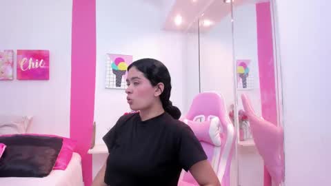 Snapshot of scarlette_15 chatting on 02-28-25, 03:59 Scarlette online show from 02-28-25, 03:59