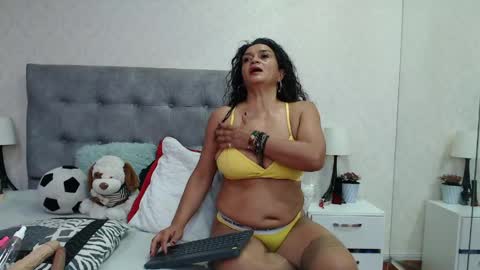 Snapshot of scarlettgreen_ chatting on 06-01-26, 11:23 Scartt online show from 06-01-26, 11:23