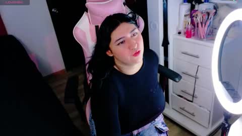 Snapshot of scarlettqueen56 chatting on 02-12-26, 04:29 chloe online show from 02-12-26, 04:29