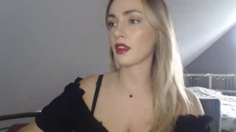 Snapshot of scarlettxblonde chatting on 06-18-26, 02:21 ScarlettxBlonde online show from 06-18-26, 02:21