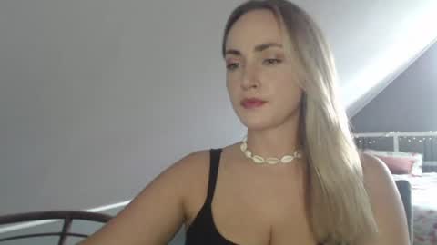 Snapshot of scarlettxblonde chatting on 07-15-26, 03:17 ScarlettxBlonde online show from 07-15-26, 03:17