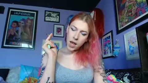 Snapshot of scary_sarah chatting on 07-28-26, 06:20 Sarah Bones online show from 07-28-26, 06:20