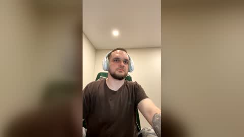 Snapshot of schizos chatting on 03-18-26, 10:24 Charlie online show from 03-18-26, 10:24