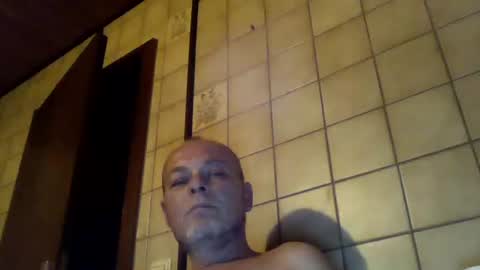 Snapshot of schnibschnab chatting on 10-19-25, 12:11 schnibschnab online show from 10-19-25, 12:11