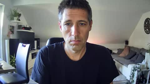 Snapshot of schnuckigeil chatting on 09-18-25, 07:10 Dildomen online show from 09-18-25, 07:10