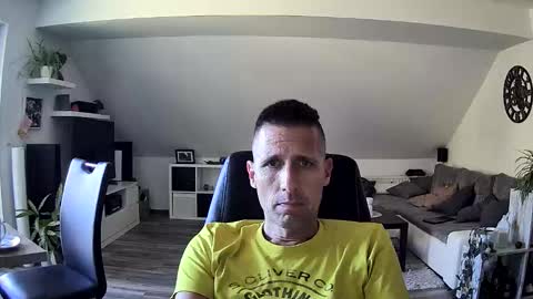 Snapshot of schnuckigeil chatting on 09-23-25, 01:58 Dildomen online show from 09-23-25, 01:58