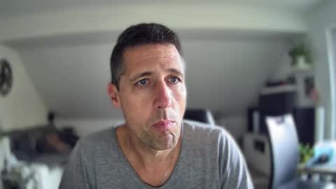 Snapshot of schnuckigeil chatting on 10-21-25, 11:11 Dildomen online show from 10-21-25, 11:11