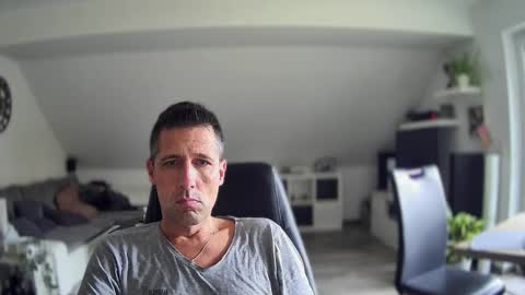 Snapshot of schnuckigeil chatting on 10-23-25, 10:47 Dildomen online show from 10-23-25, 10:47