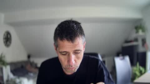 Snapshot of schnuckigeil chatting on 10-27-25, 08:29 Dildomen online show from 10-27-25, 08:29