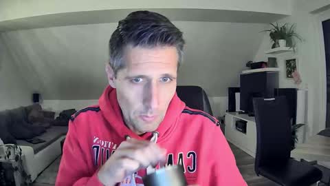 Snapshot of schnuckigeil chatting on 11-10-25, 06:18 Dildomen online show from 11-10-25, 06:18