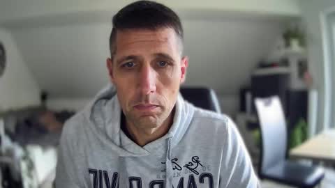 Snapshot of schnuckigeil chatting on 11-18-25, 10:20 Dildomen online show from 11-18-25, 10:20