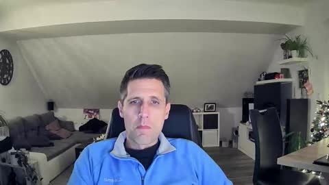 Snapshot of schnuckigeil chatting on 12-18-25, 07:31 Dildomen online show from 12-18-25, 07:31