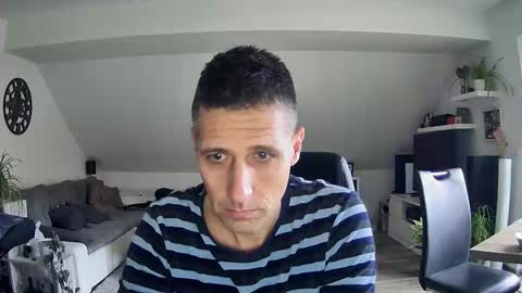 Snapshot of schnuckigeil chatting on 01-15-26, 11:26 Dildomen online show from 01-15-26, 11:26