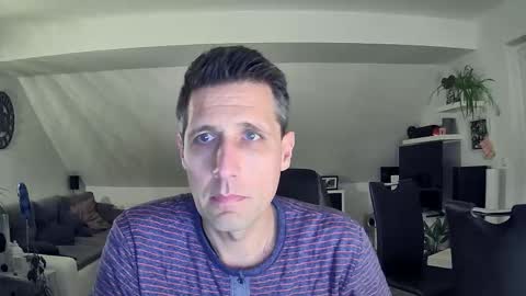 Snapshot of schnuckigeil chatting on 02-17-26, 06:25 Dildomen online show from 02-17-26, 06:25