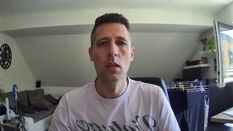 Snapshot of schnuckigeil chatting on 04-29-26, 10:08 Dildomen online show from 04-29-26, 10:08