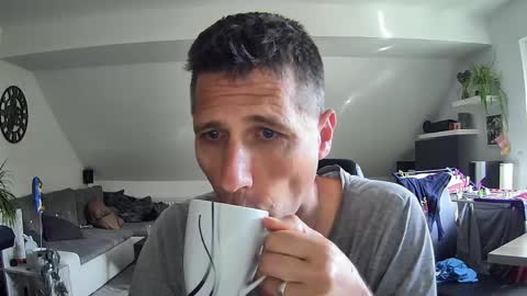 Snapshot of schnuckigeil chatting on 05-04-26, 07:26 Dildomen online show from 05-04-26, 07:26