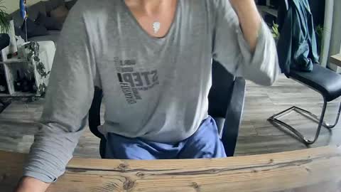 Snapshot of schnuckigeil chatting on 05-07-26, 07:03 Dildomen online show from 05-07-26, 07:03