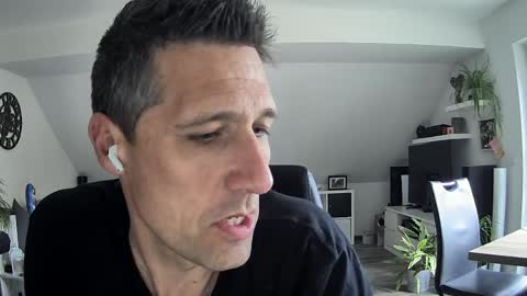 Snapshot of schnuckigeil chatting on 05-20-26, 10:43 Dildomen online show from 05-20-26, 10:43