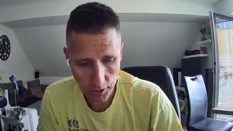 Snapshot of schnuckigeil chatting on 06-02-26, 10:39 Dildomen online show from 06-02-26, 10:39
