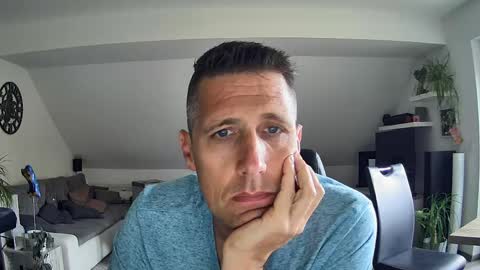 Snapshot of schnuckigeil chatting on 06-03-26, 05:32 Dildomen online show from 06-03-26, 05:32