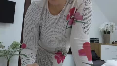 Snapshot of schoolteach chatting on 12-22-25, 08:06 cindy desire online show from 12-22-25, 08:06