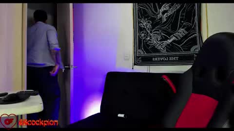 Alejandro help me to reach 200 thumps up online show from 10-19-25, 06:58