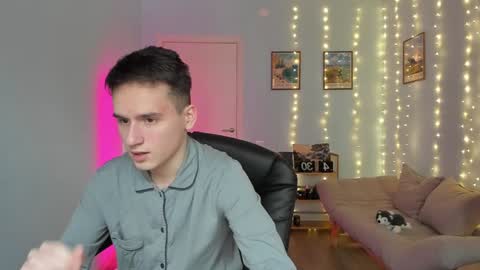 Thomas brunette and Alex blond online show from 01-06-25, 11:29