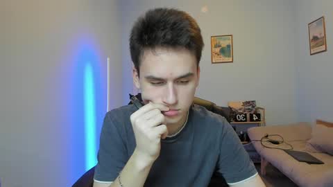 Thomas brunette and Alex blond online show from 01-28-25, 08:57