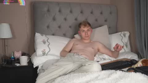 Snapshot of scottish_twink01 chatting on 05-23-26, 12:05 danny online show from 05-23-26, 12:05