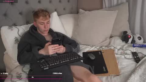 Snapshot of scottish_twink01 chatting on 06-12-26, 10:08 danny online show from 06-12-26, 10:08