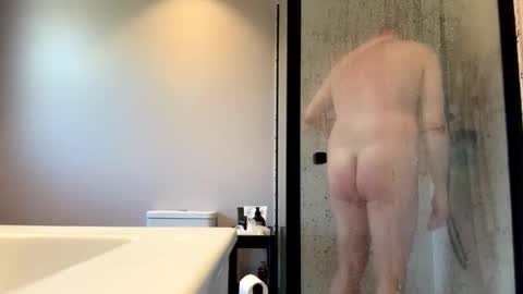 Snapshot of scottric chatting on 10-12-25, 10:36 SexyDaddy online show from 10-12-25, 10:36