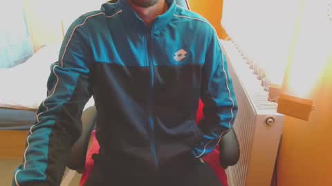 Snapshot of scotty_98 chatting on 03-09-25, 03:38 scotty_98 online show from 03-09-25, 03:38