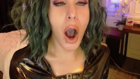 Snapshot of screendoll chatting on 02-14-25, 05:41 screendoll online show from 02-14-25, 05:41