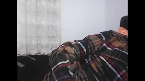 Snapshot of screw2 chatting on 12-21-24, 11:33 Evren online show from 12-21-24, 11:33