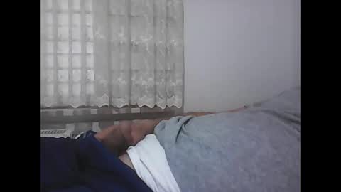 Snapshot of screw2 chatting on 01-05-25, 12:53 Evren online show from 01-05-25, 12:53