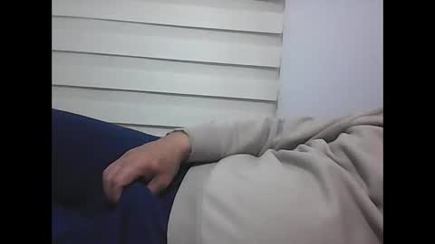 Snapshot of screw2 chatting on 02-17-25, 09:19 Evren online show from 02-17-25, 09:19